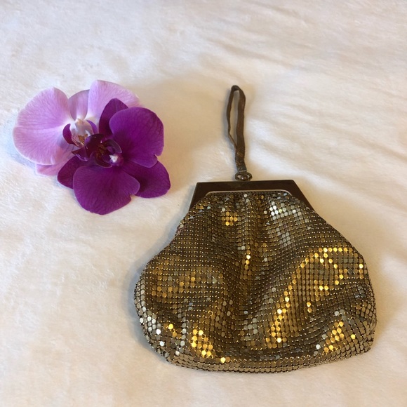 Whiting & Davis Handbags - SALE🧨🖤🖤Vintage Gold Tone Whiting and Davis Bag